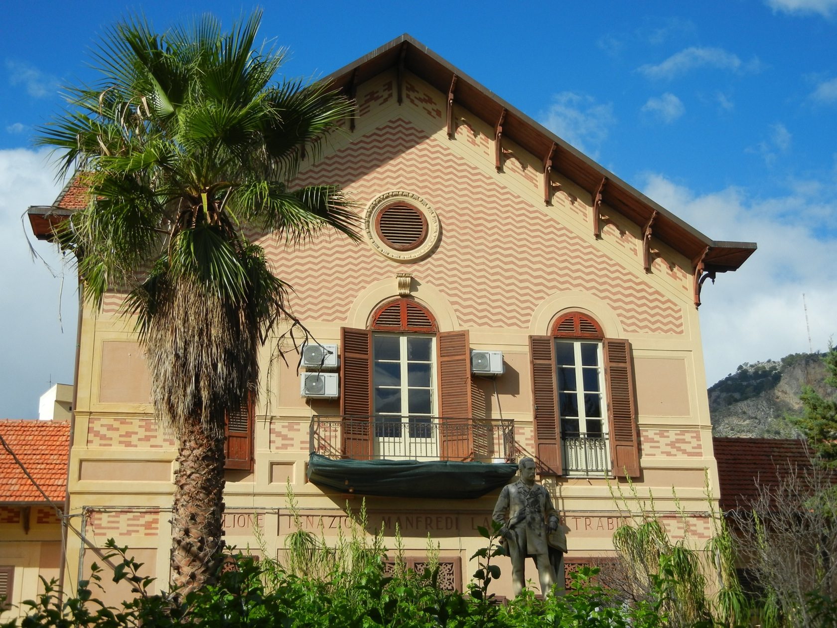 E.Albanese's statue1.JPG